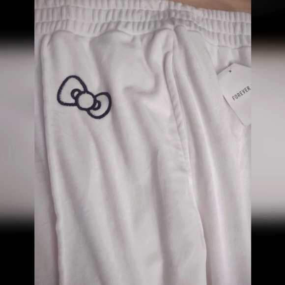 Angel Hello Kitty Forever 21 Limited Edition White Plush Soft Lounge Pants - Picture 5 of 6